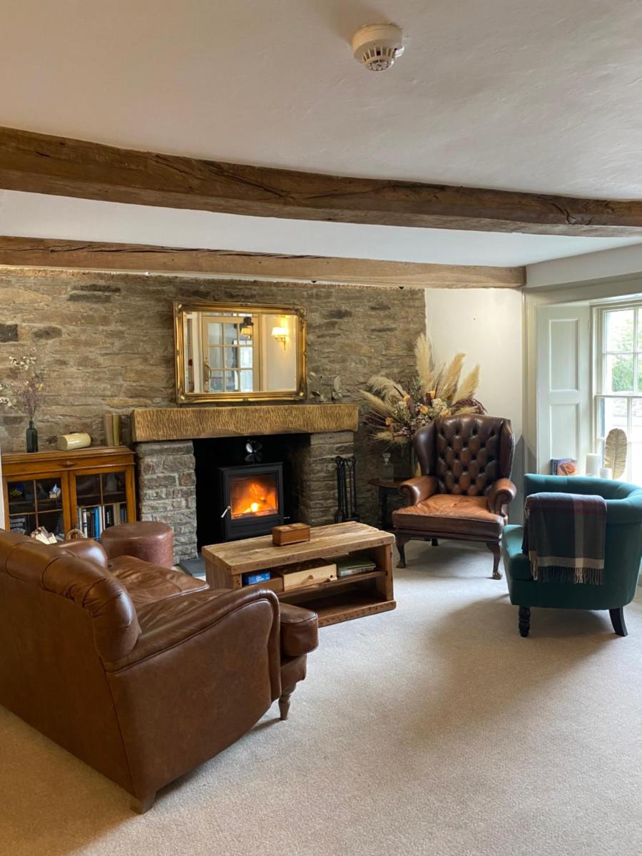 Three Cocks Hotel - Housity