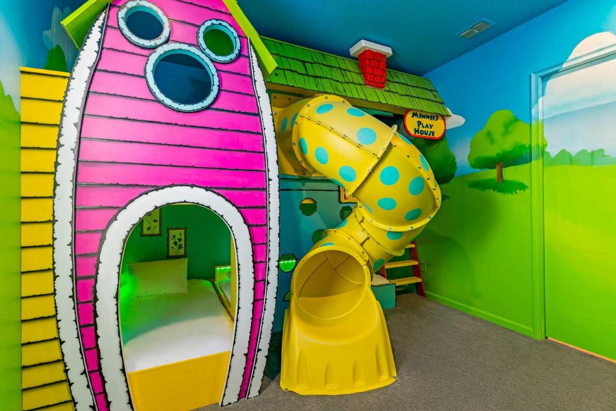 ST079 Boutique, Minnie Play House-Nintendo, Golf Simulator - Housity