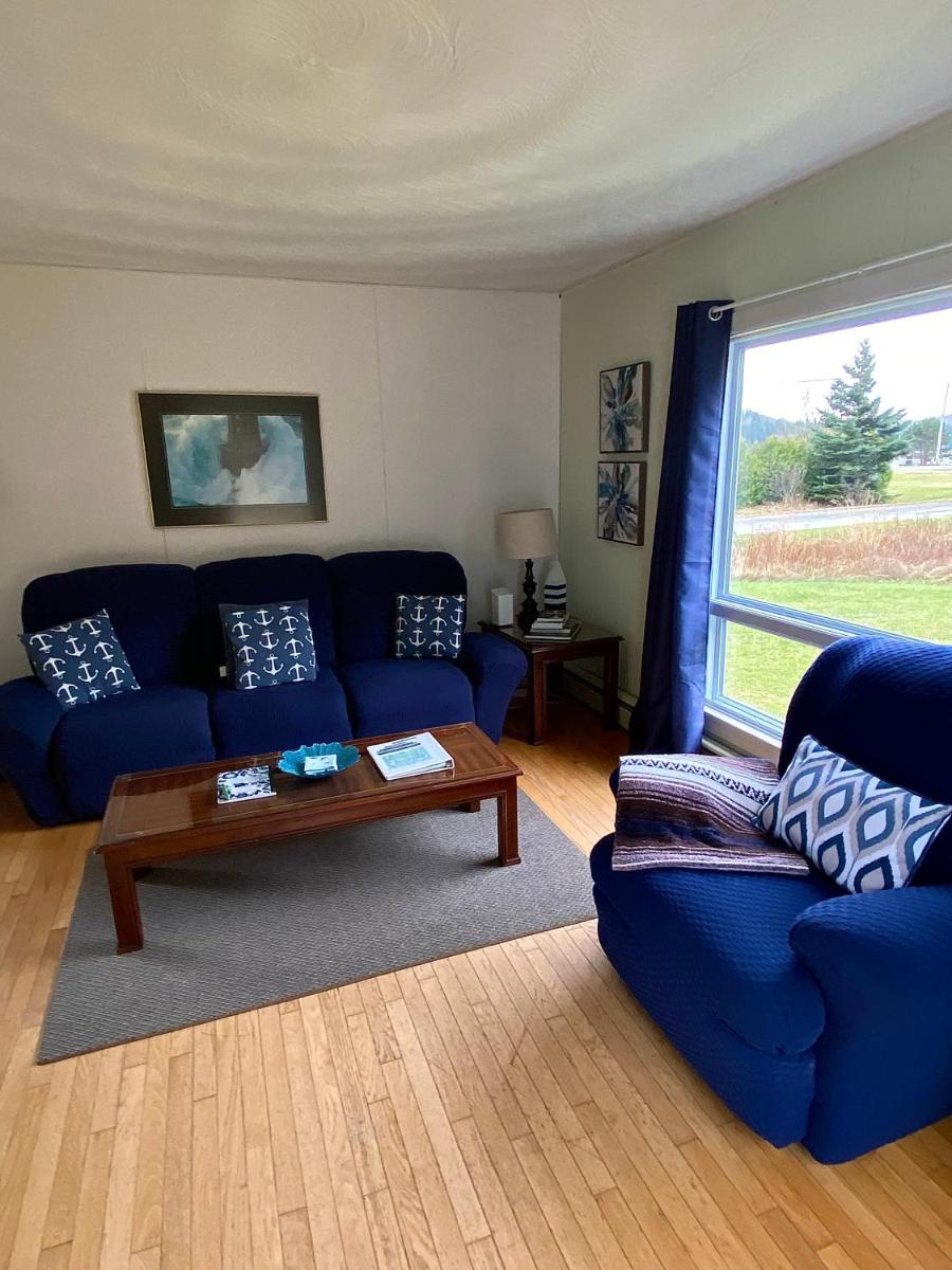 Cozy Home, Ocean Views, And Beach Access! - Housity