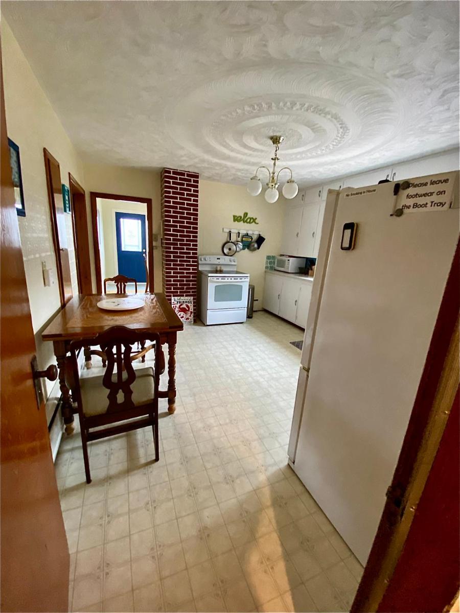 Cozy Home, Ocean Views, And Beach Access! - Housity
