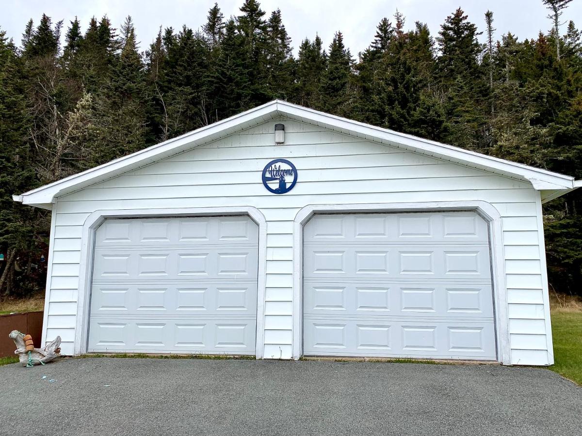 Cozy Home, Ocean Views, And Beach Access! - Housity
