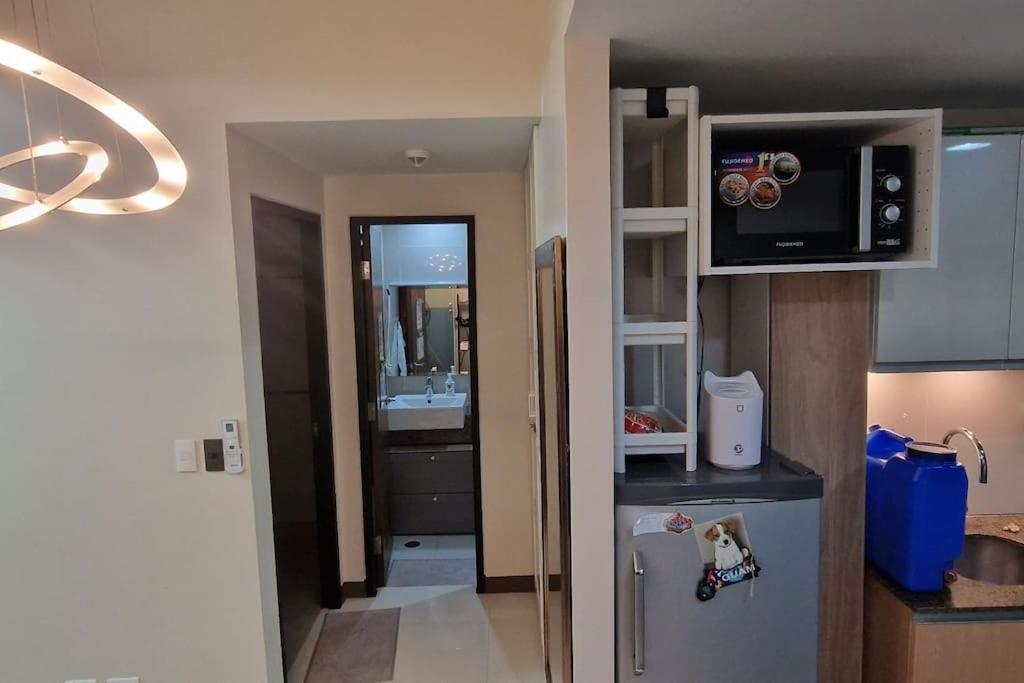 Kan Emilio Cozy 1BR Apartment in Makati - Housity