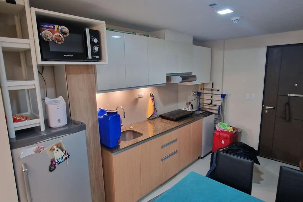 Kan Emilio Cozy 1BR Apartment in Makati - Housity