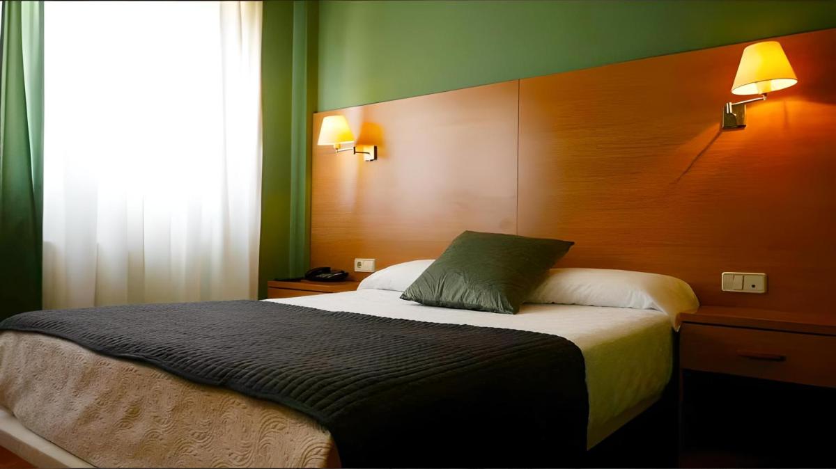Cama o camas de una habitación en Hotel San Millán