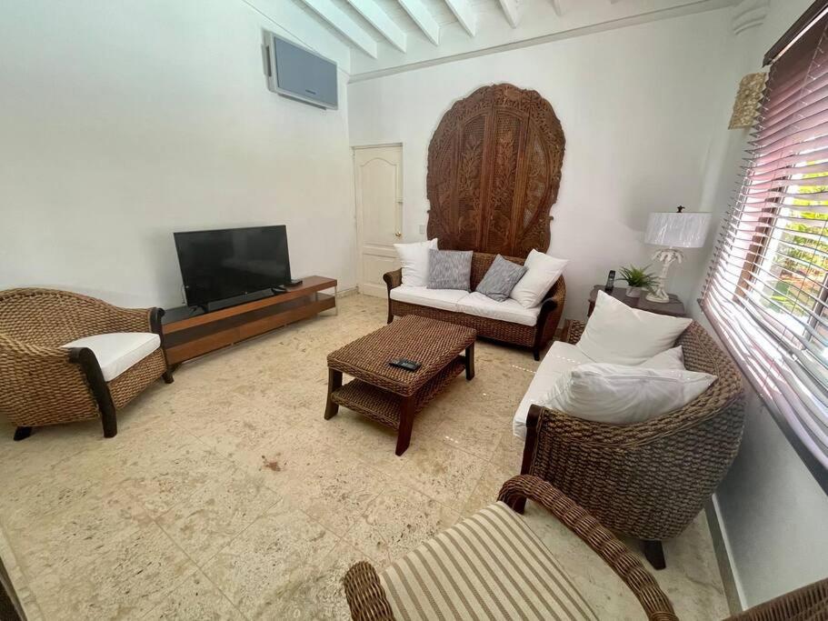 New-Casa De Campo-La Romana-5BR-Pool-Jacuzzi-Beach - Hizvo