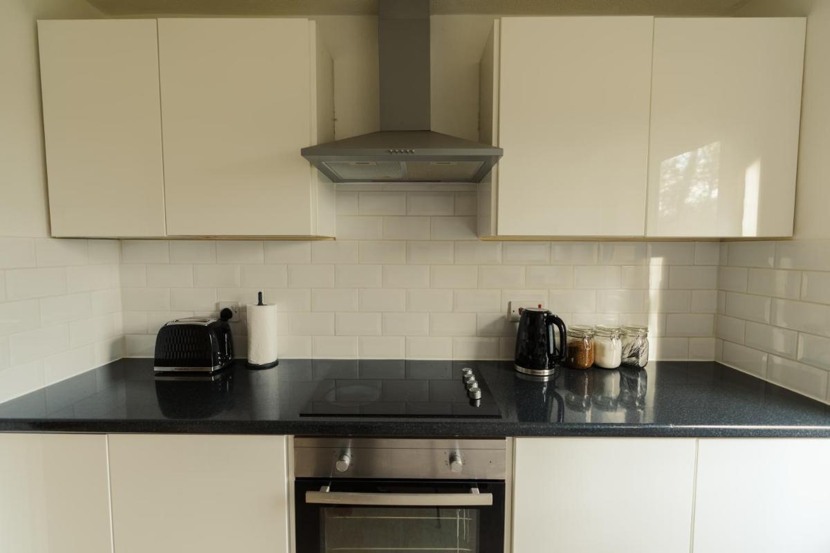 House with Fast Wi-Fi and Free Parking - Housity