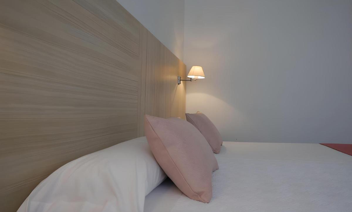Cama o camas de una habitación en Hotel San Millán