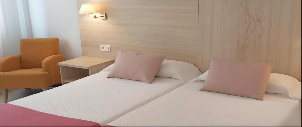 Cama o camas de una habitación en Hotel San Millán