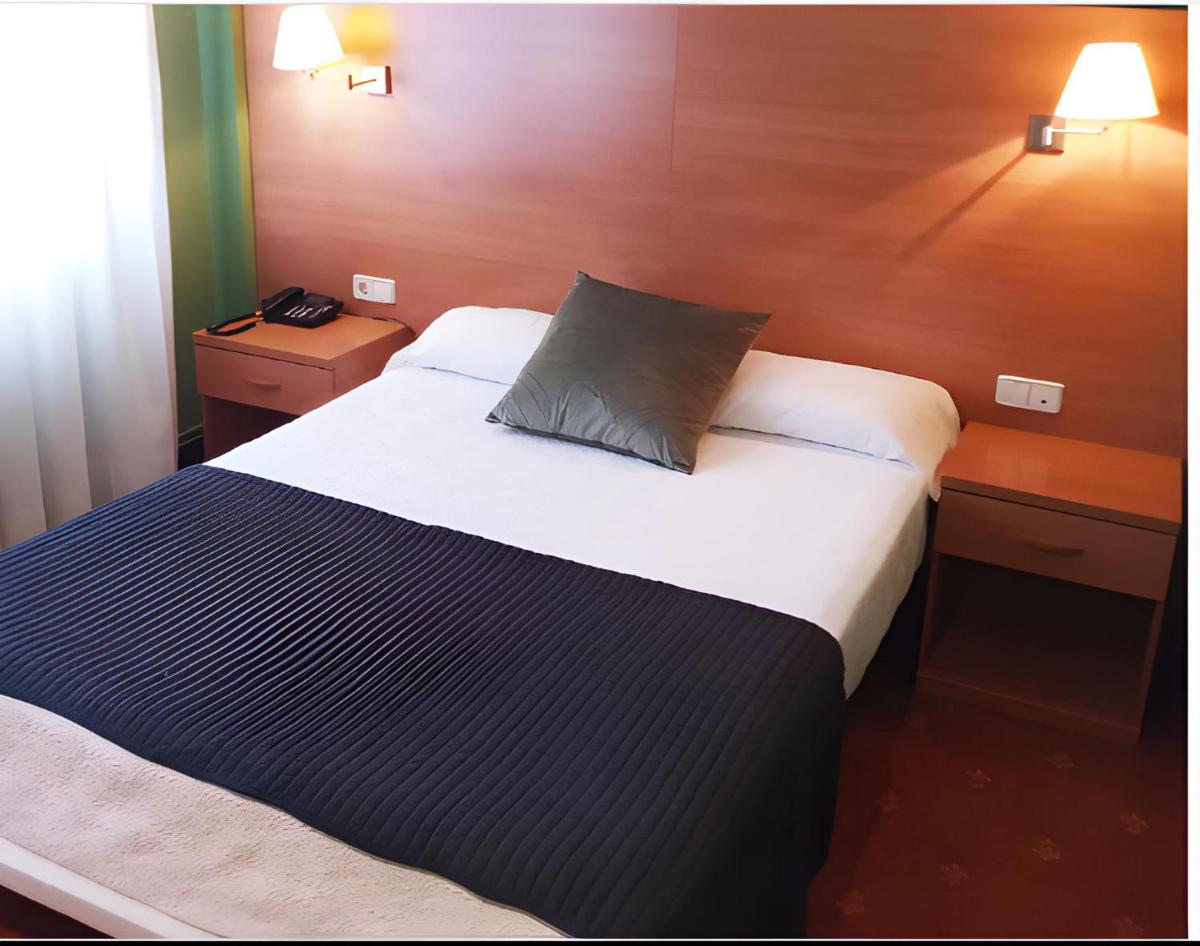 Cama o camas de una habitación en Hotel San Millán
