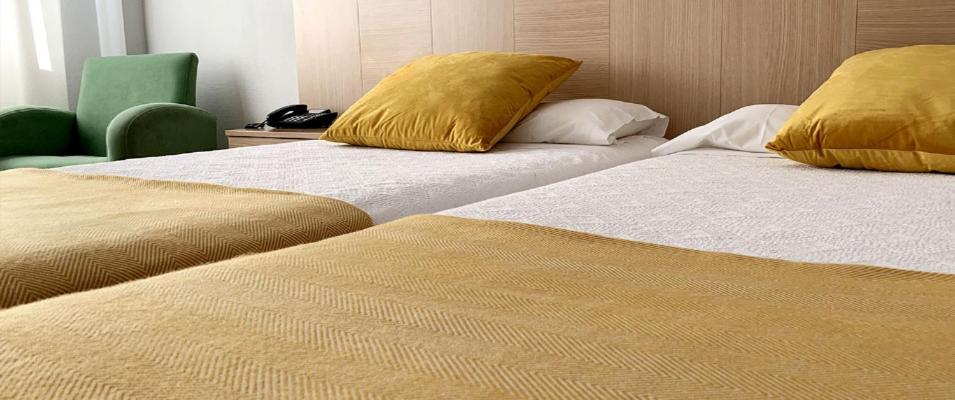 Cama o camas de una habitación en Hotel San Millán