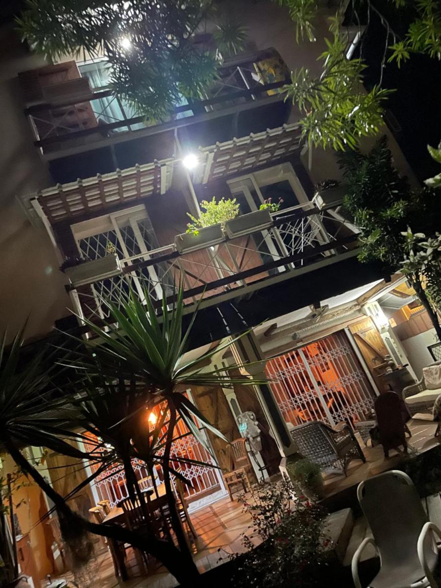 Chez Henri - Housity