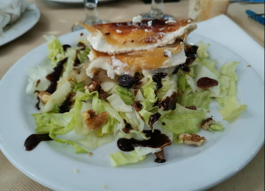 Comida en o cerca de este hotel