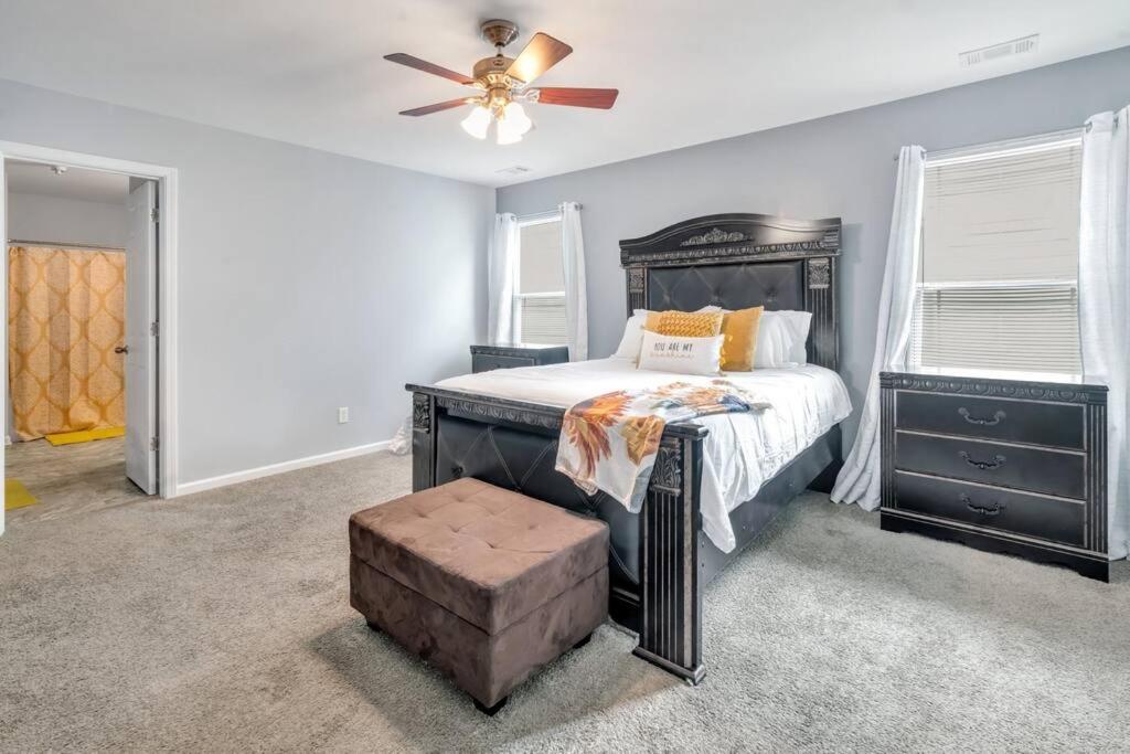 Cheerful and spacious 3 bd 2ba Sunflower house - Housity