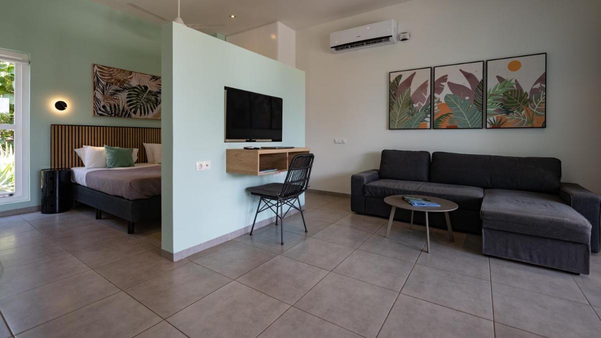 Blue Bay Lodges - Housity