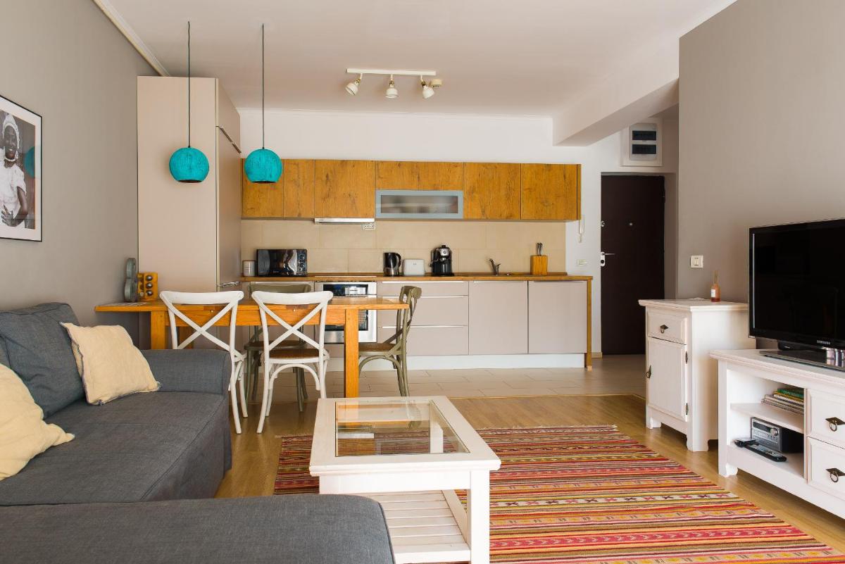 New Stylish Flat Near Old Town - Housity