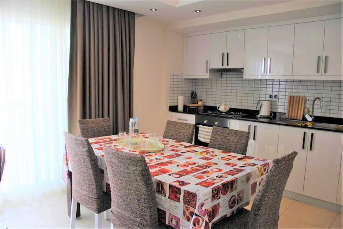 Tropical Gardens is a 2 bed 1st floor private home - Housity
