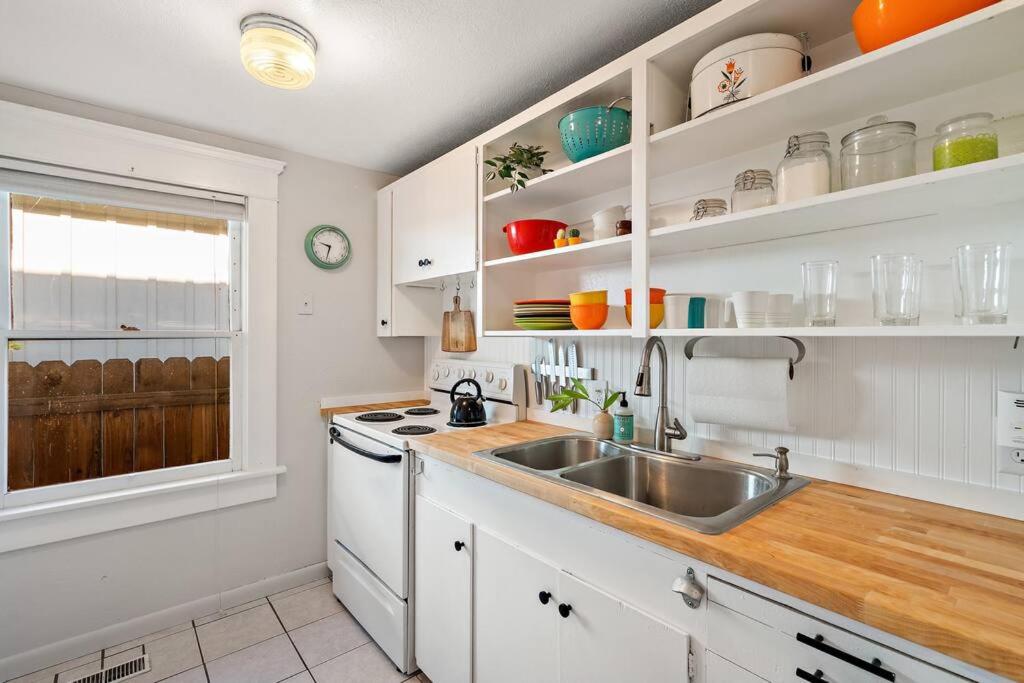 Suitetrails - Historic Northend One Bedroom Home Near Foothills