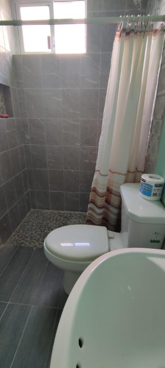 Habitación en Depa Bien Ubicado con Baño completo - Housity