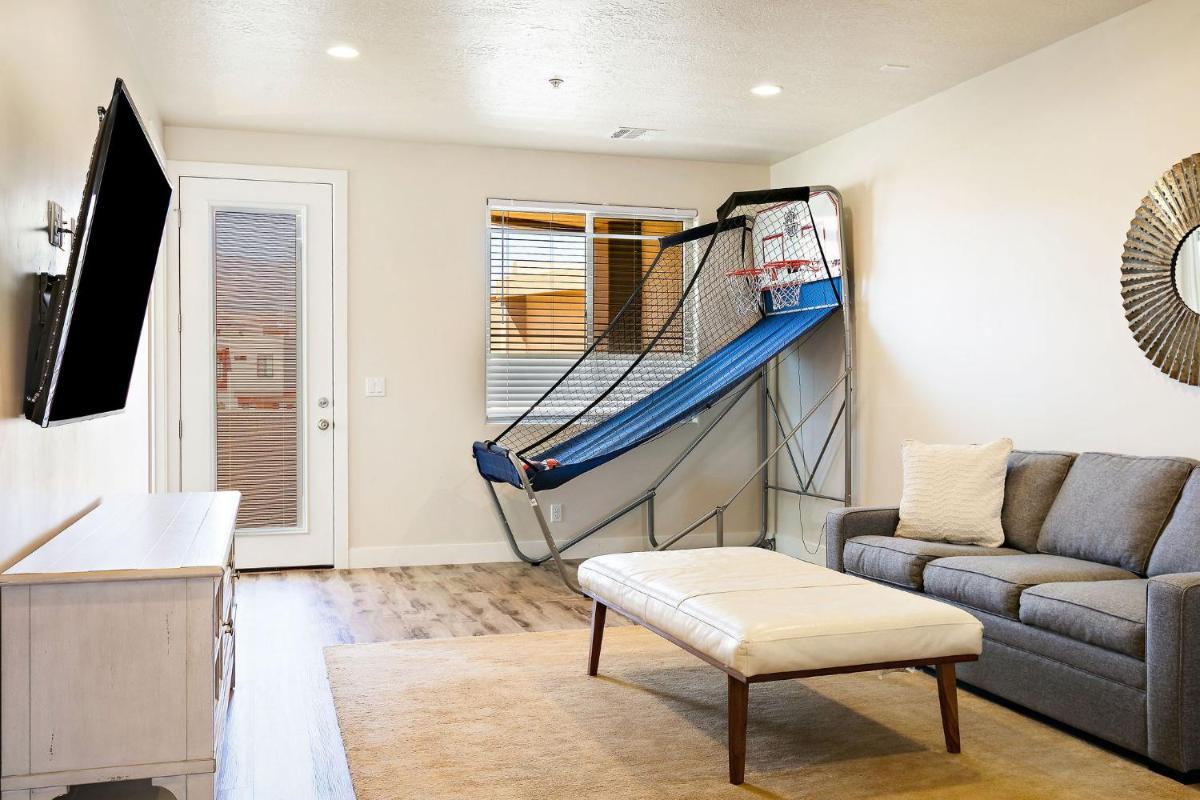 Fun Times & Tan Lines townhouse - Housity