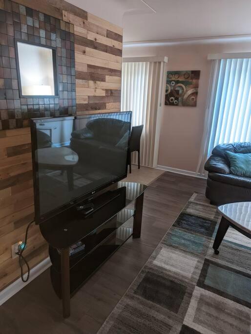 Comfy 1 Bedroom Apartment- Shelby Twp - Apt 2 - Housity