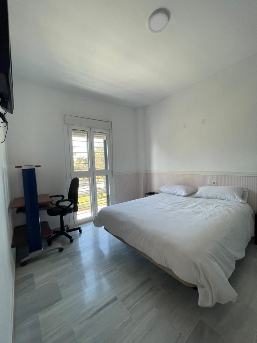 Exclusivo Chalet Sevilla. ¡Jardín & Cocina! - Housity
