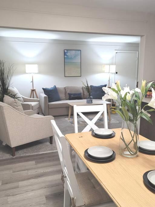 Lovely 1 bedroom. Your home away from home. - Housity