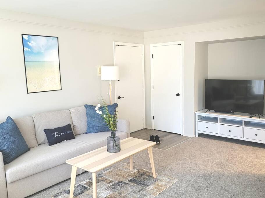 Lovely 1 bedroom. Your home away from home. - Housity