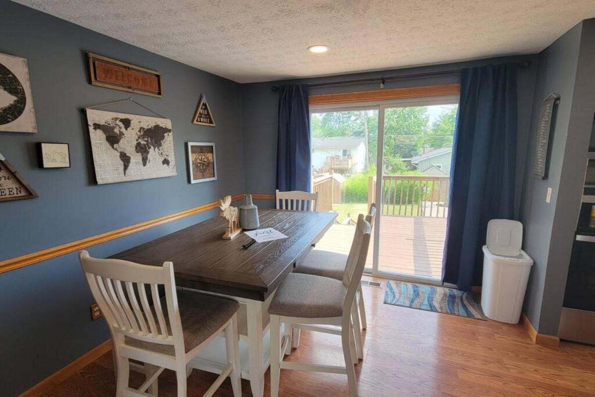 1349 Jennings court Private Pool, Fire pit, BBQ A FUN place to RELAX - Housity