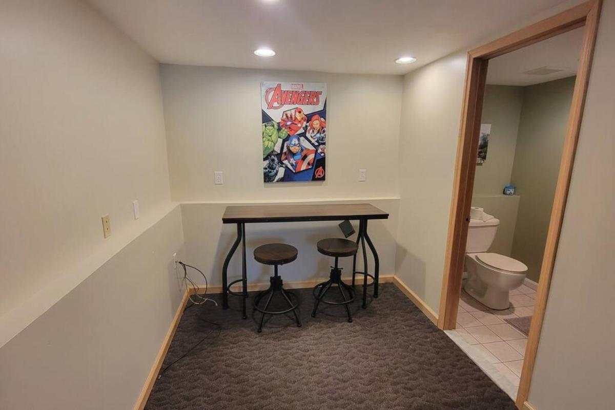 1349 Jennings court Private Pool, Fire pit, BBQ A FUN place to RELAX - Housity