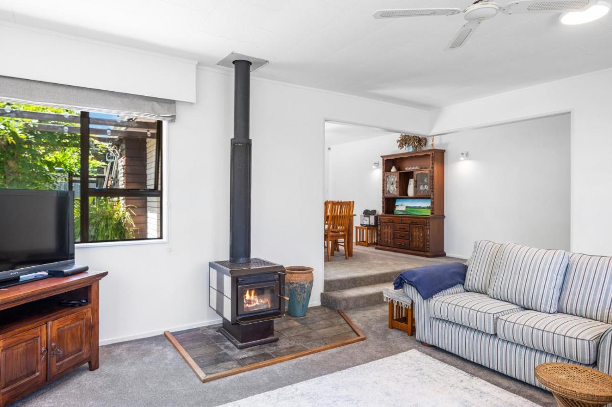 Mahuta Magic - Five Mile Bay Holiday Home - Housity