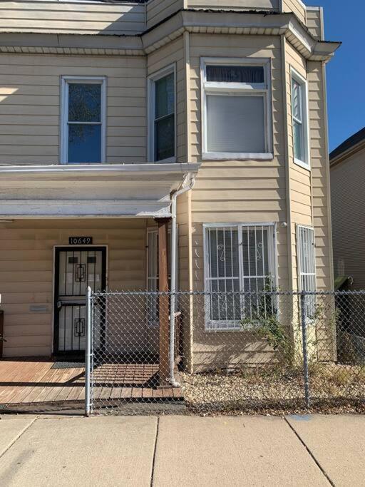 Large four bedroom freshly remodeled apartment - Housity
