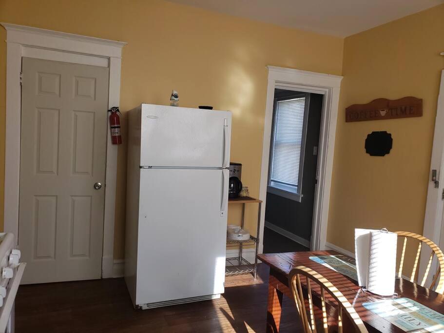 Large four bedroom freshly remodeled apartment - Housity