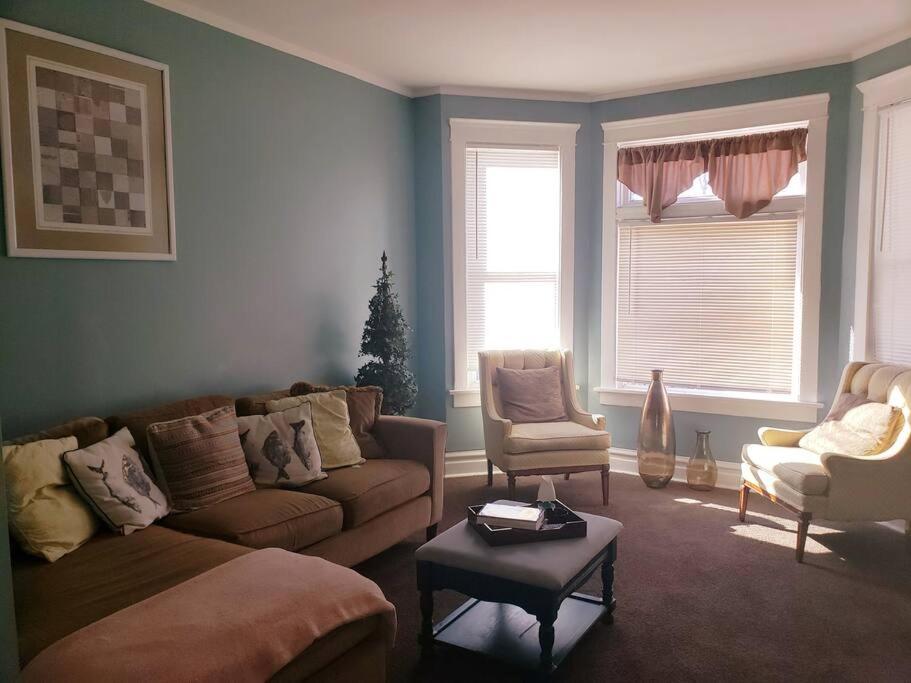 Large four bedroom freshly remodeled apartment - Housity