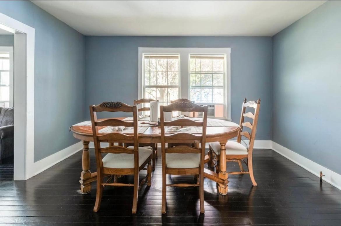 Cozy Yellow Home near LSU and Downtown - Housity