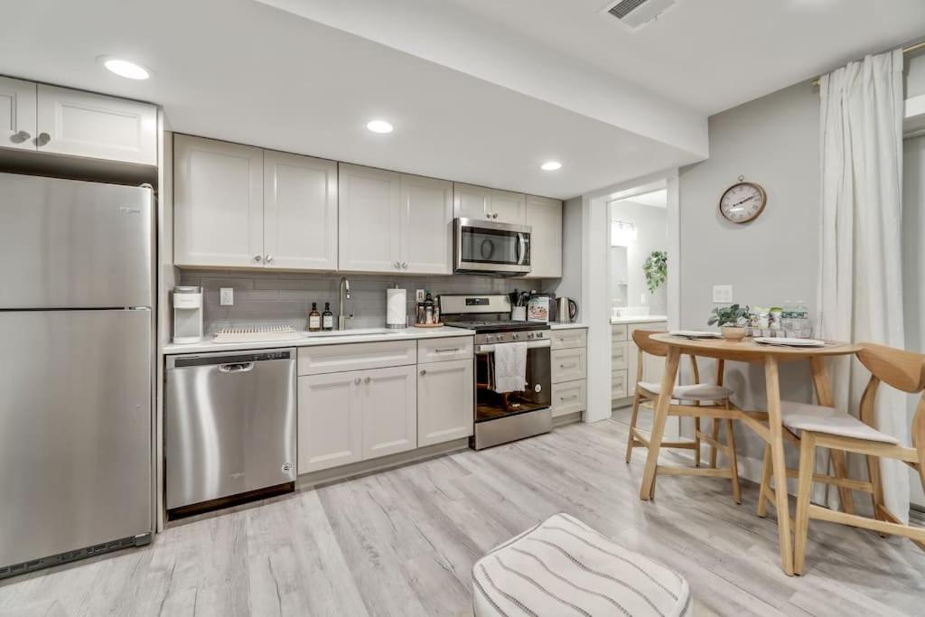 Newly renovated condo, minutes to NYC! - Housity