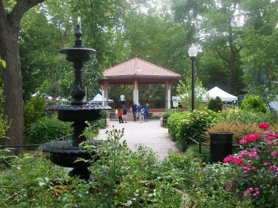Newly renovated condo, minutes to NYC! - Housity