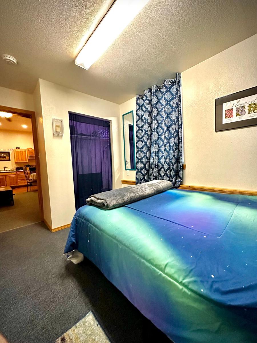 Moose Tracks B&B w/ Hot Tub - Housity