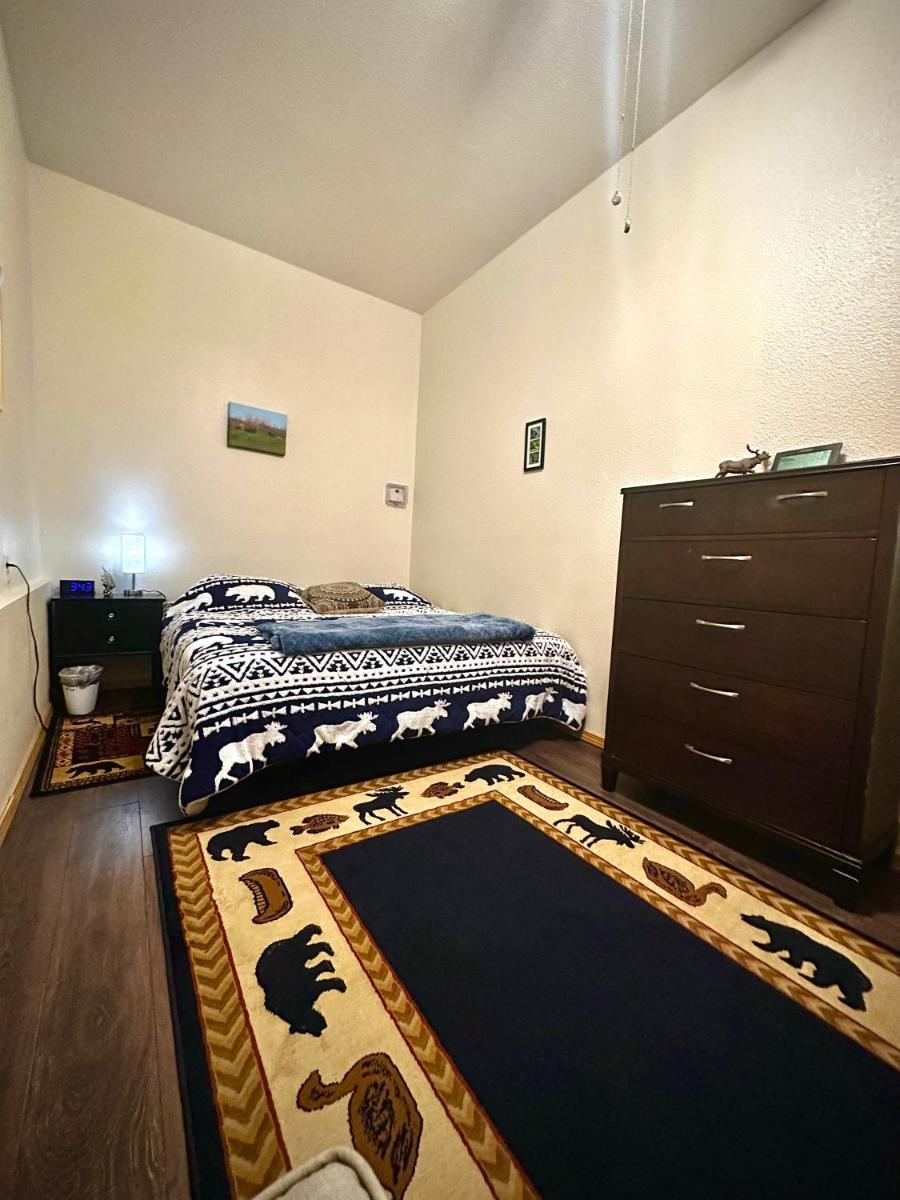 Moose Tracks B&B w/ Hot Tub - Housity