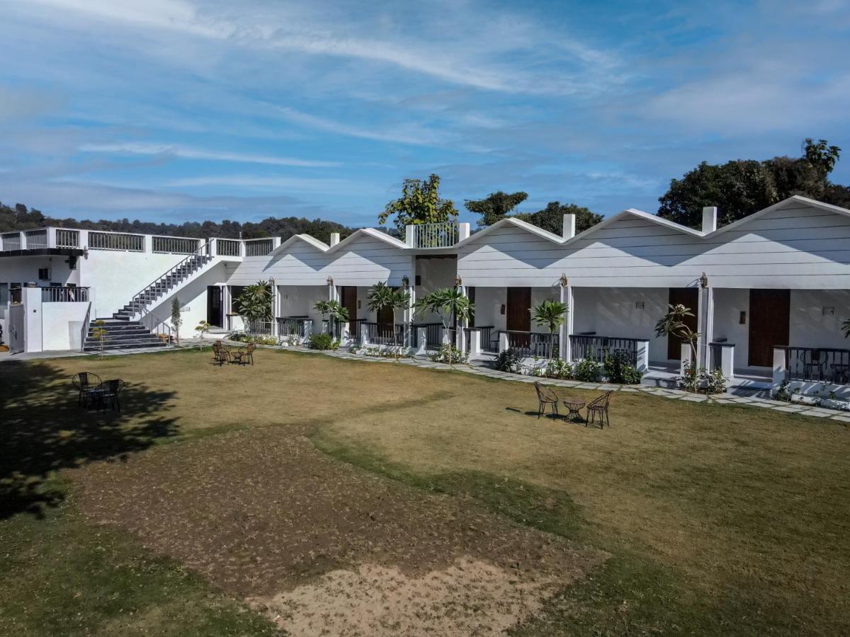 Yellow Tail by Puggles Resorts - Housity