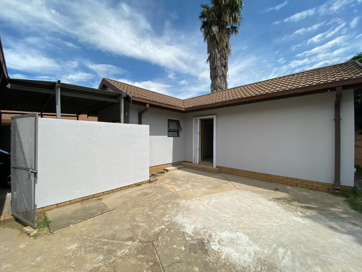 Simbia Contractors Inn - Housity