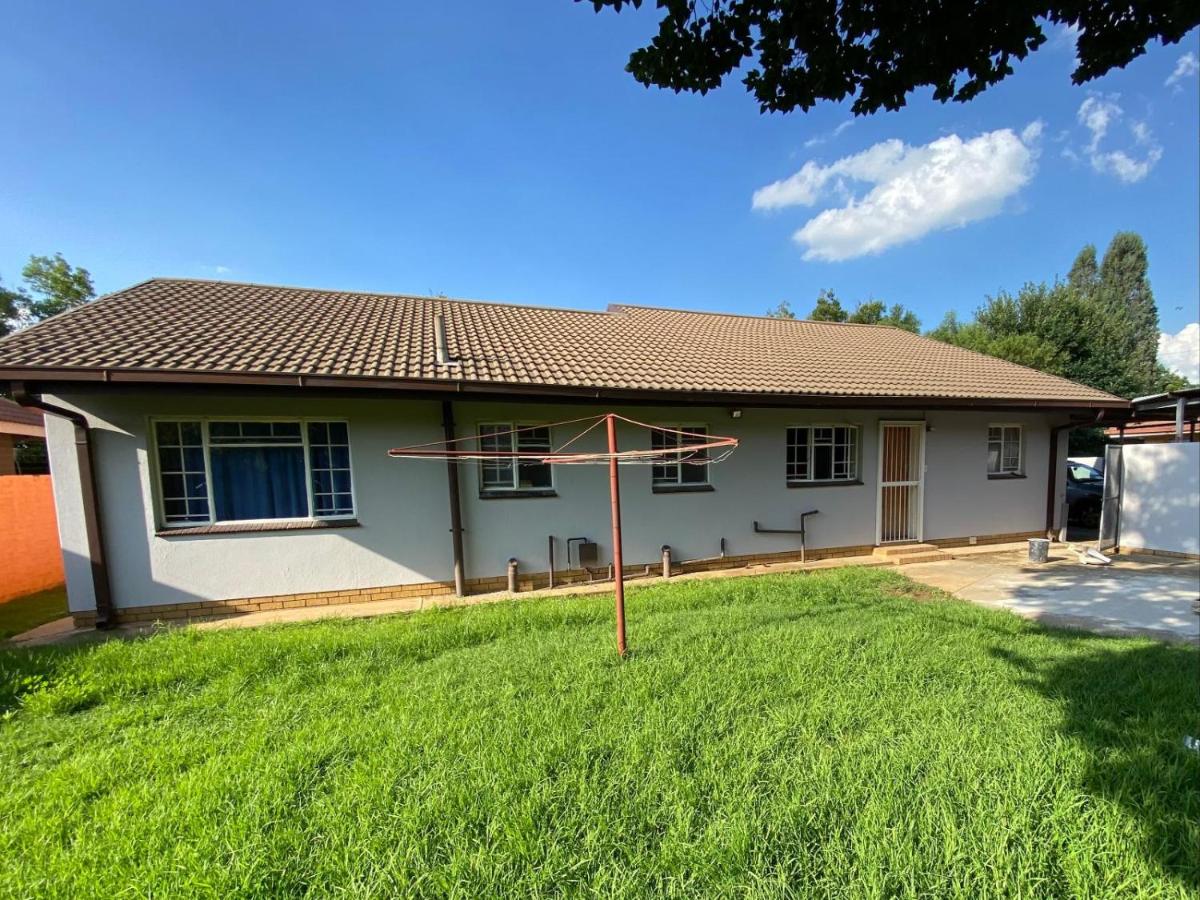 Simbia Contractors Inn - Housity
