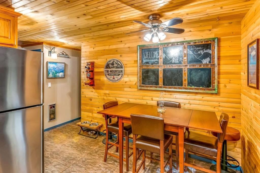 Tri-Mountain Basecamp - Housity