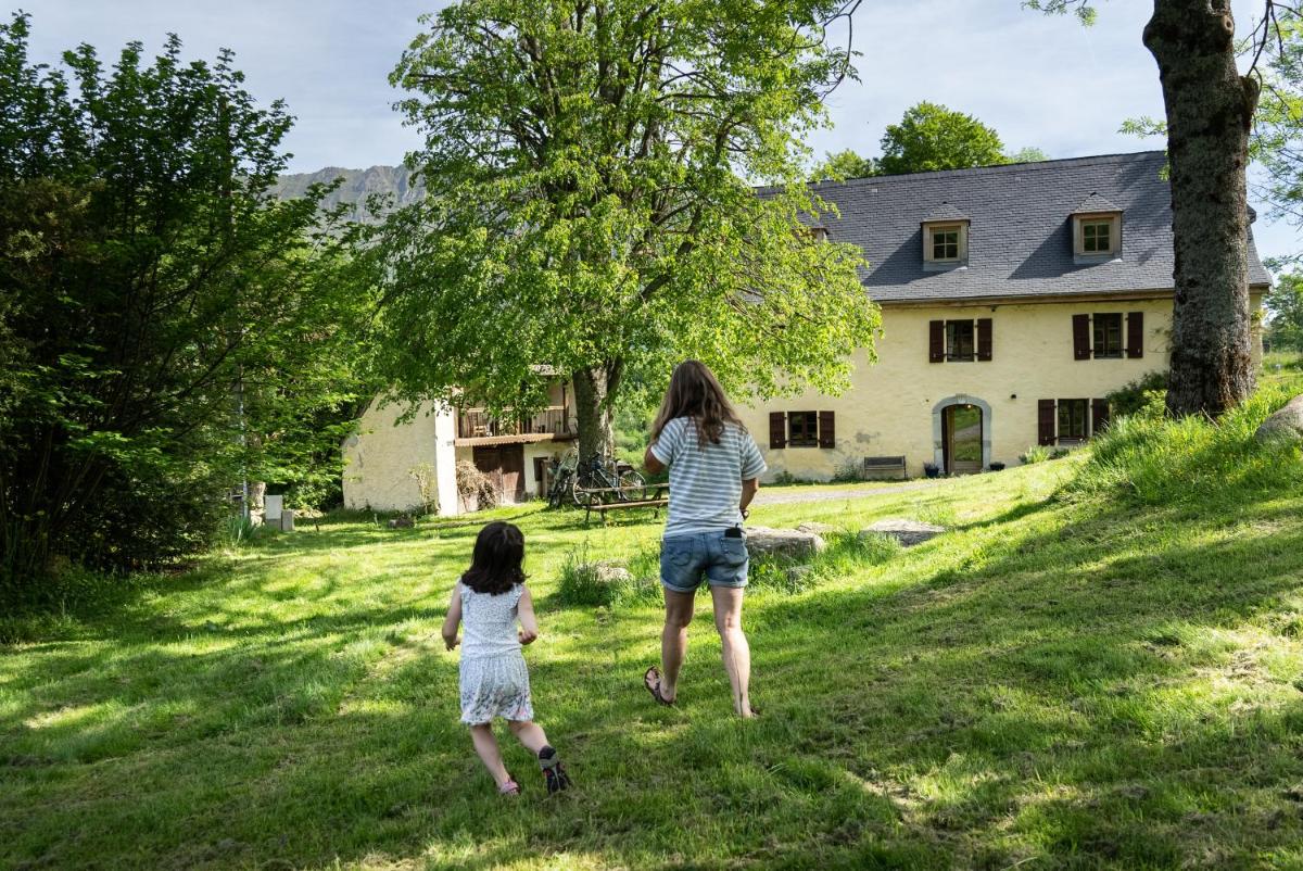 Les Terres Nères - Housity