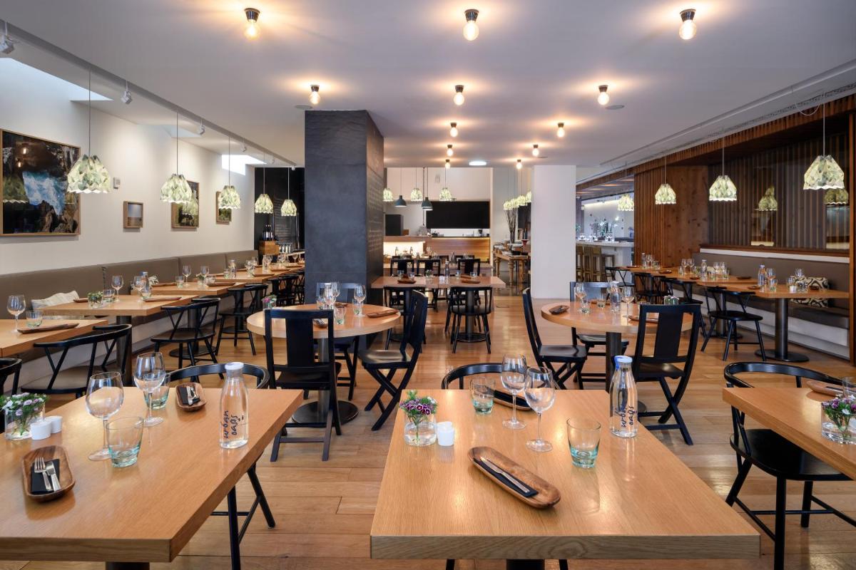 Um restaurante ou outro lugar para comer em Inspira Liberdade Boutique Hotel