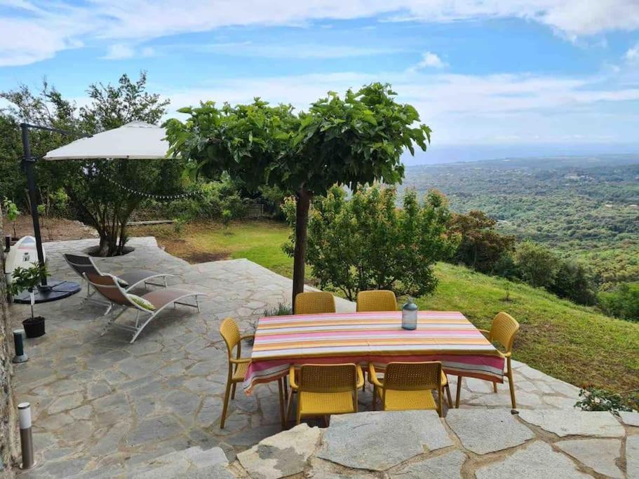 Authentique Maison de Village Corse Vue mer - Housity