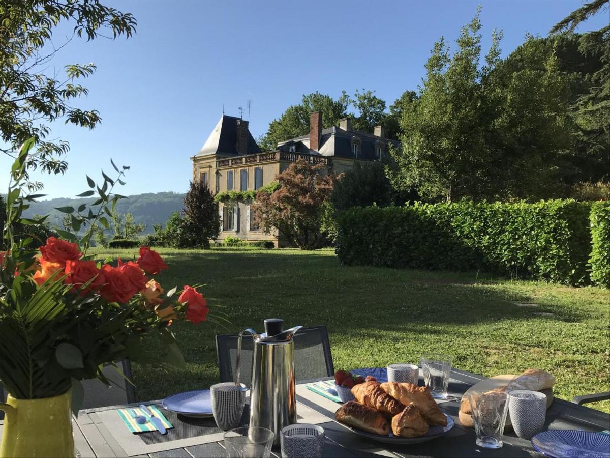 Gîte avec piscine privée chauffée, 4 chambres, vue sur le château - FR-1-616-1 - Housity