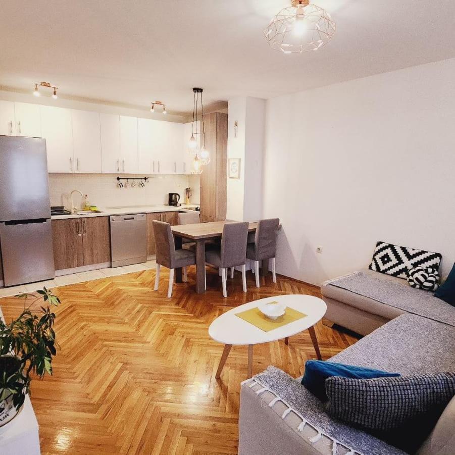 Stan na dan Banja luka - Housity