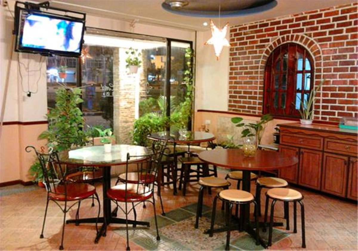 Floral Hotel - Housity