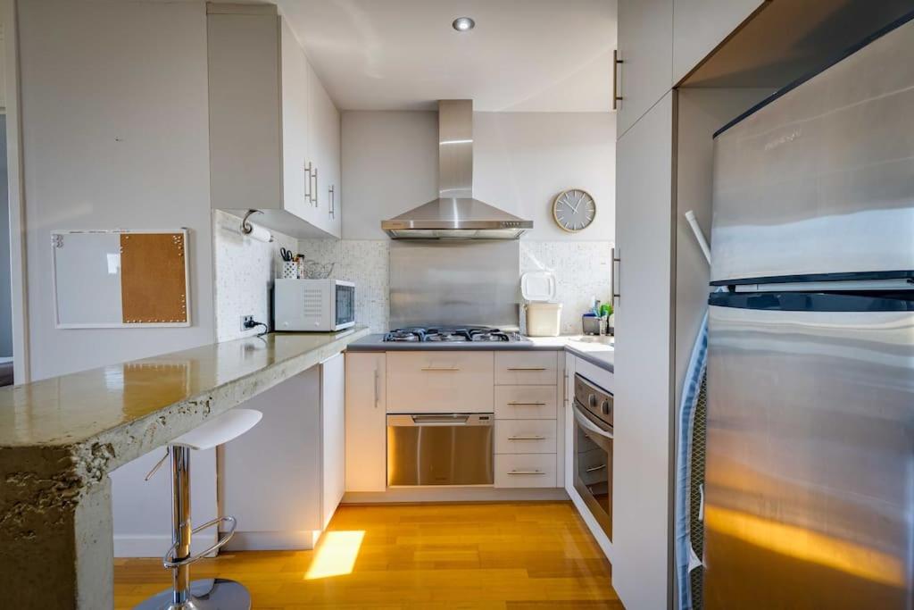 VIP Stays - 1br Apartment Splendid Views Diamond in the Rough Beatty Park Apts - Housity