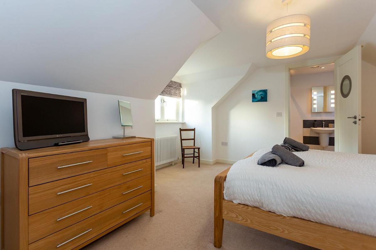 CROYDE BAYWATCH 5 Bedrooms - Housity